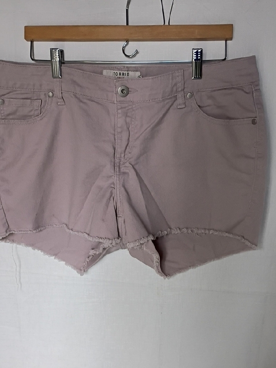 torrid Pants - Torrid Women's mauve frayed hem denim cut off shorts Size 14